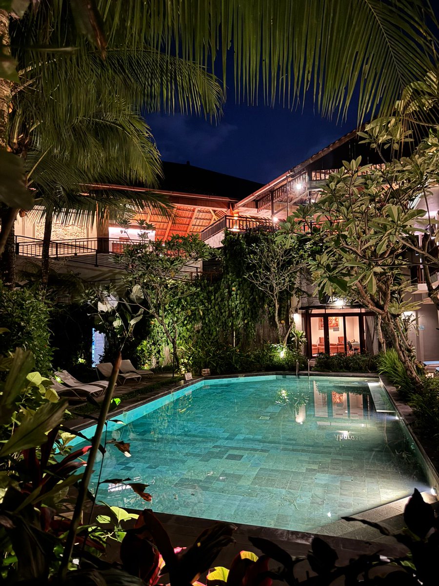 UbudWana's tweet photo. Quiet nights, glowing lights, and a pool that feels like paradise...
#ubudwanaresort #ubud #bali https://t.co/MtK6Im33Dt