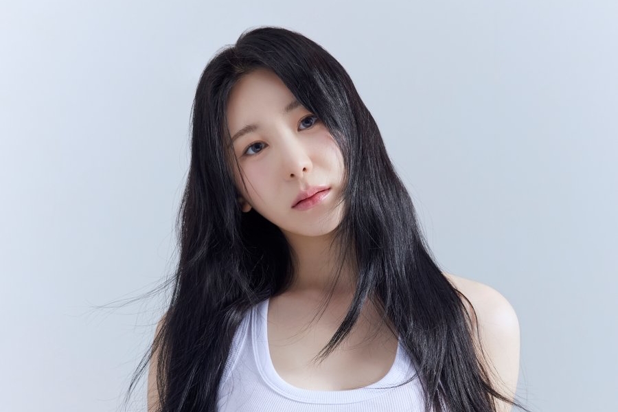soompi's tweet photo. #LeeChaeYeon Signs With New Agency + Unveils Profile Photos
https://t.co/DnQhWoJEjT https://t.co/T4pN90nbz3