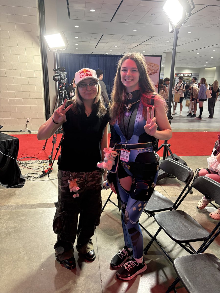 EllaBloom tweet media