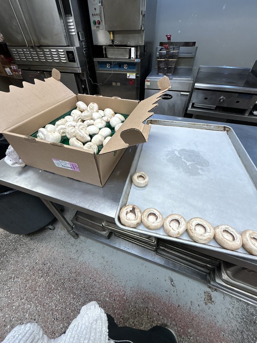 CarpeDMT's tweet photo. It’s been a bisexual monster and cleaning around 800 mushrooms type of day https://t.co/yndmCSNeN5