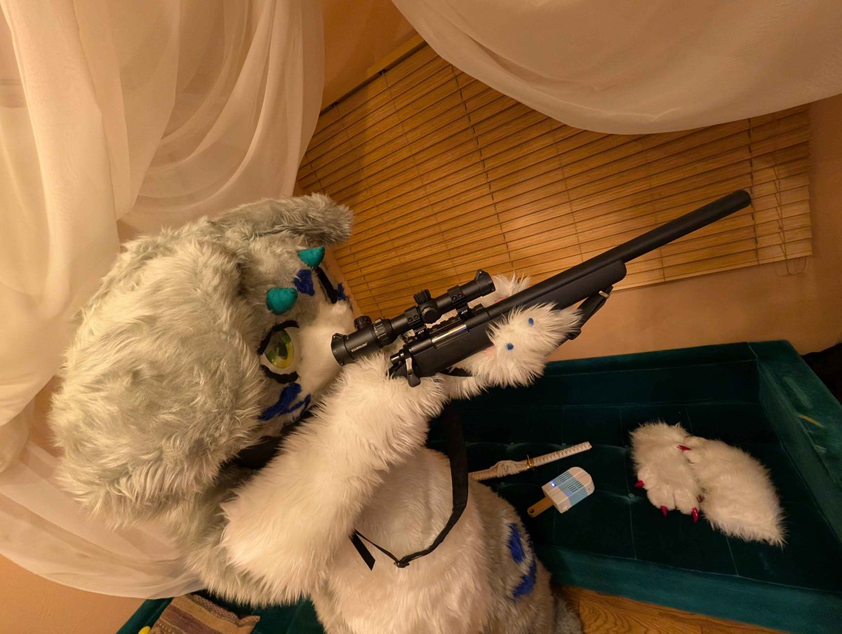 #FursuitFriday
狙い撃ちます！！
