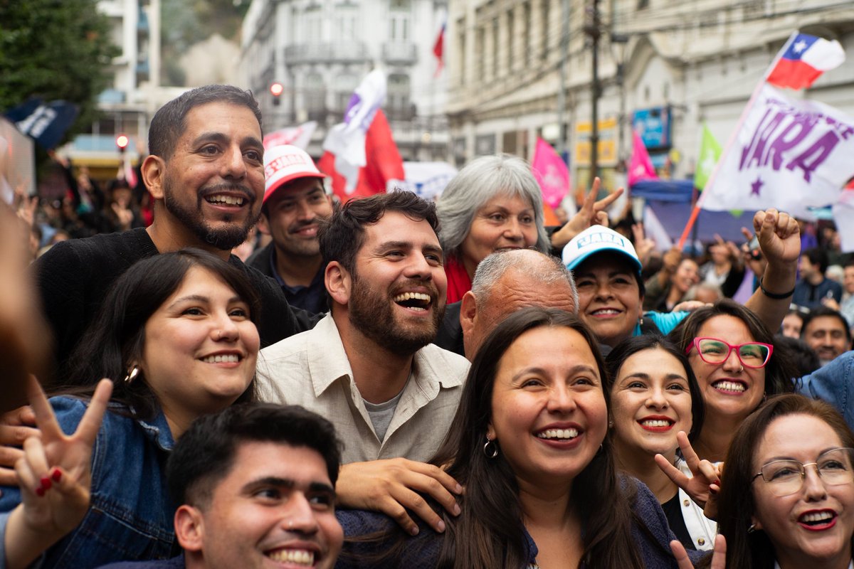 Con tremendo cierre de campaña en Valparaíso, ganaremos junto a <a href="/jeannette_jara/">Jeannette Jara Román</a> !! Por el Royalty Portuario, para quitarle el IVA a los remedios, para levantar el secreto bancario y meter al narco y a los corruptos tras las rejas. Vota 2, vota Jara!! 🇨🇱✌🏼