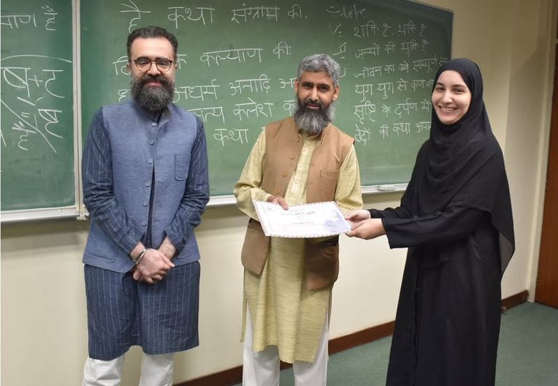 samskritbharati's tweet photo. Sanskrit is back in Pakistan! 🇵🇰 A new course at LUMS sparks cultural curiosity and hope for regional harmony.
#SanskritInPakistan #NewBeginnings #KnowledgeTraditions https://t.co/sojtCbZhnH