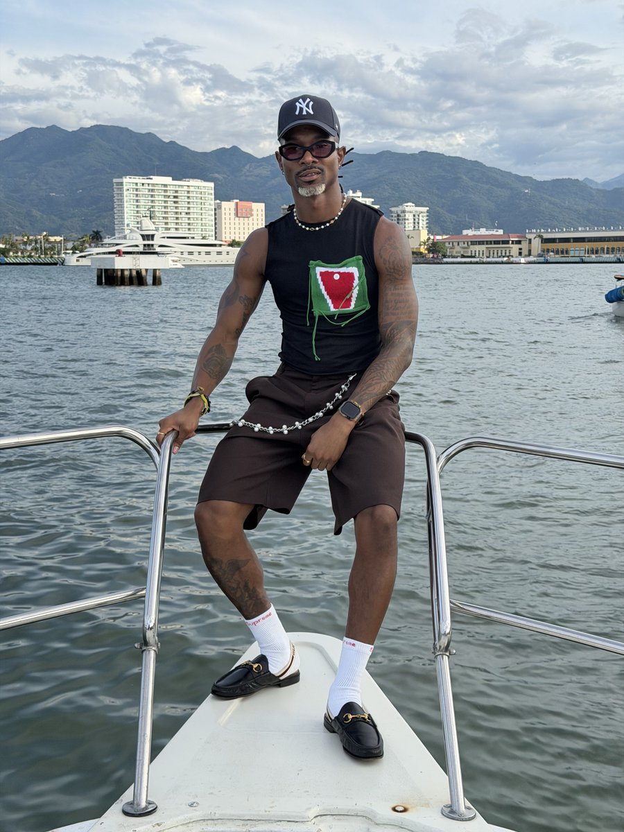 coolin101's tweet image. Ten (3) different looks and my looks all kill 😎.  

It’s something about being out on water that heals me. Yes.  #PVR