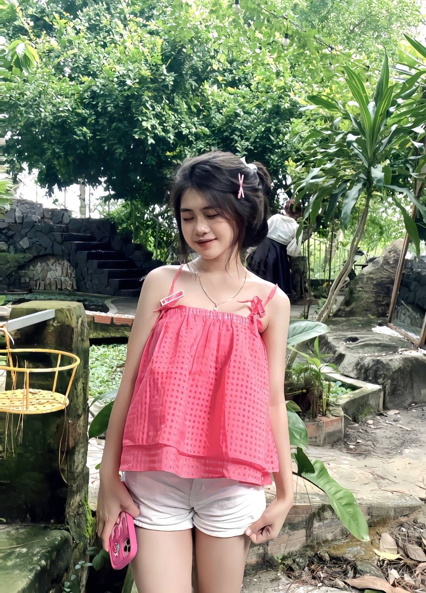 الحلم يزدهر عندما اللحظات يجمع الحنين تحت ضوء القمر. Daina Sines