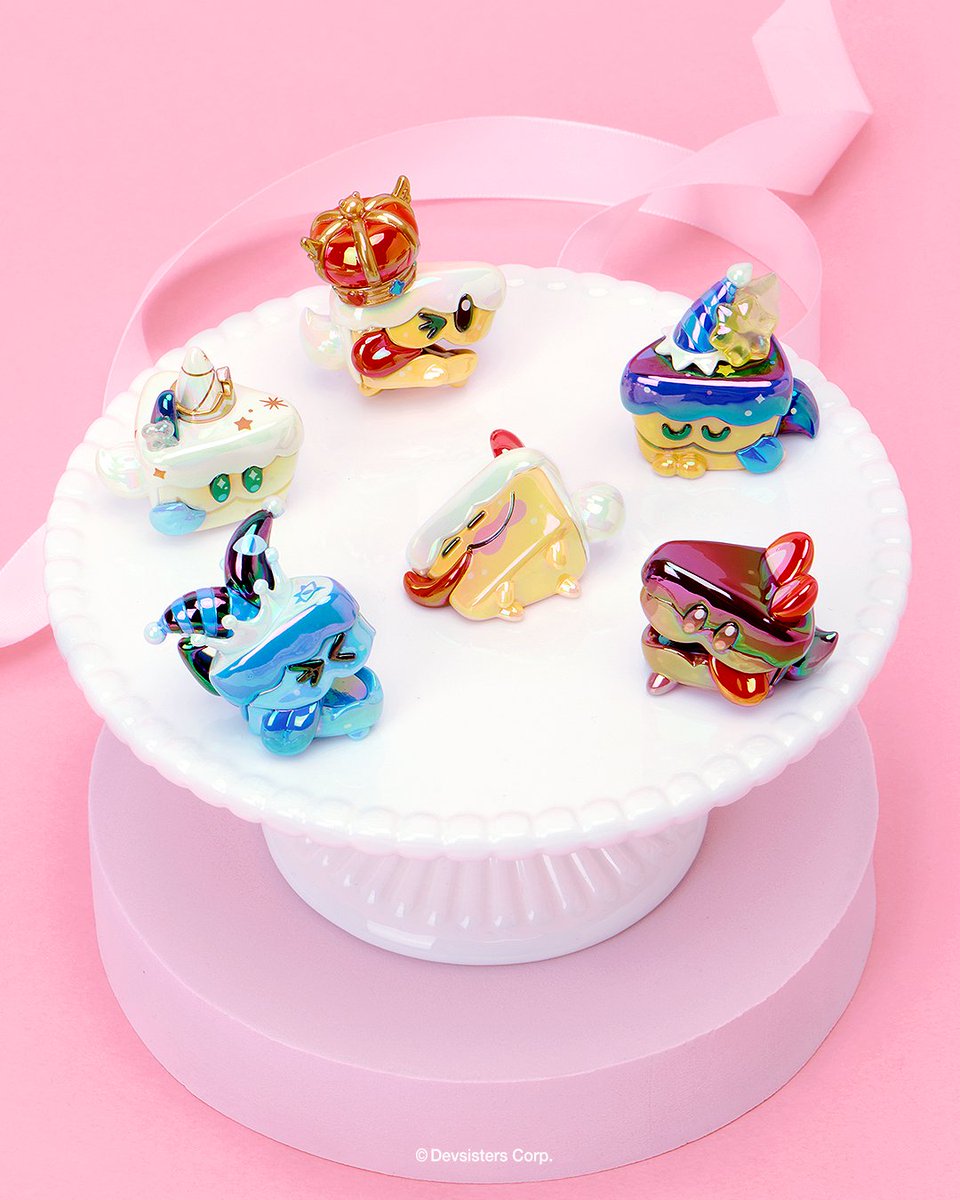 🍰 Cake Hound Figure Release D-3

✔️ Release Celebration Discount!
Enjoy 10% off when purchasing the set.

✔️ Find the Special Cake Hound
drizzled with sweet aurora syrup!
(Chance: 1 in 120)

🔜 December 15, 11:00 AM (KST)
Available at the CookieRun Store 🐶

-

🍰케이크 들개