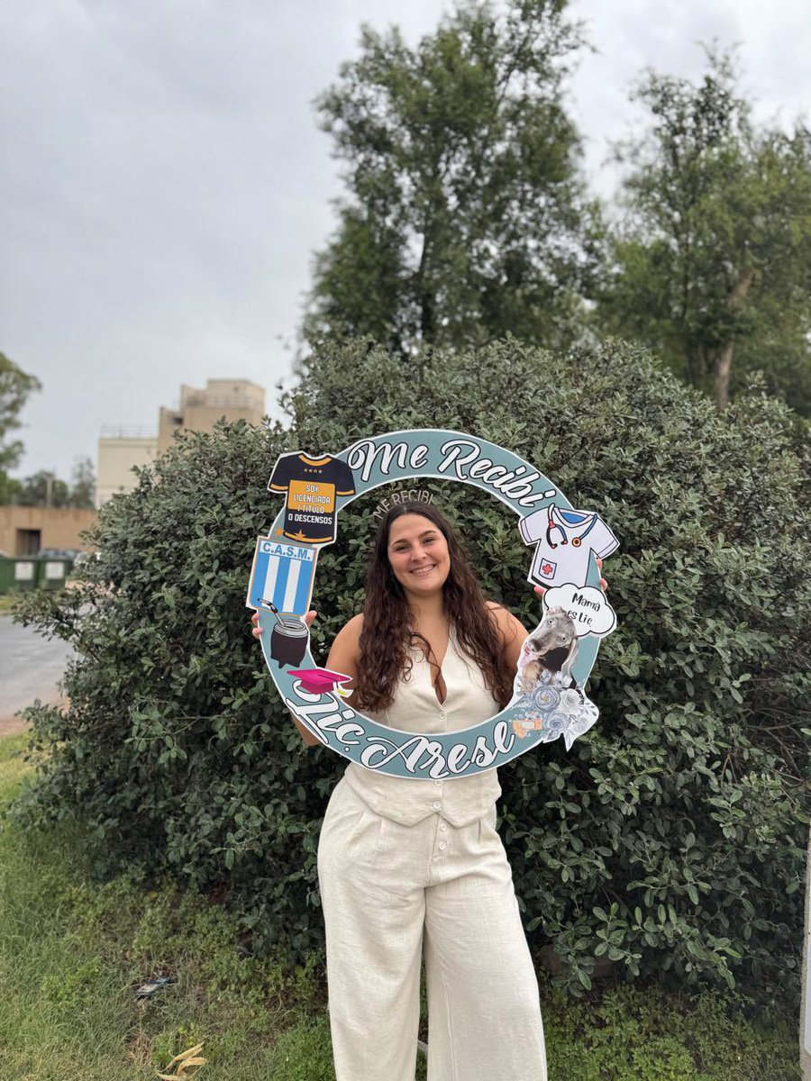 VickyArese's tweet photo. 11/12/2025 oficialmente LICENCIADA EN ENFERMERÍA 🎓👩🏽‍⚕️ https://t.co/4tOdjSAOII