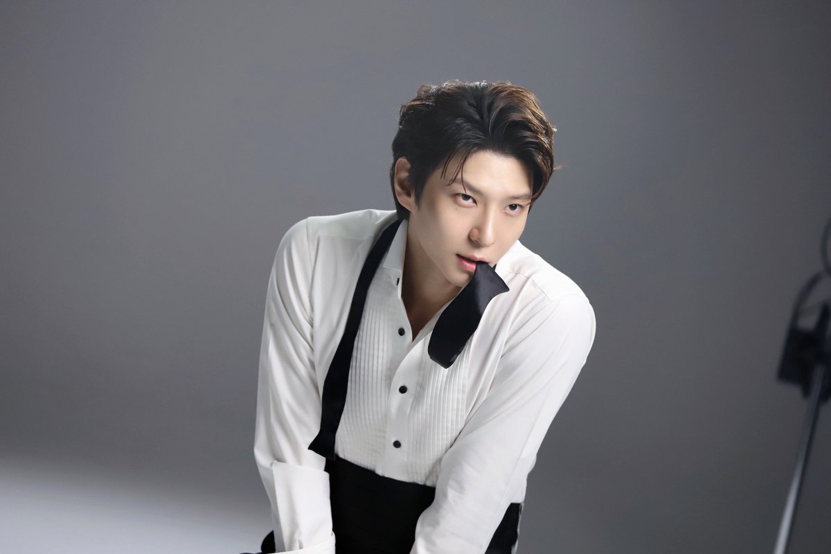 OfficialJTW_LEO's tweet image. 𝑺𝑼𝑮𝑨𝑹 첫공 D-1🎷

내일 만나요❤️

#정택운 #JUNGTAEKWOON
#레오 #LEO
#뮤지컬 #슈가 #조 #조세핀