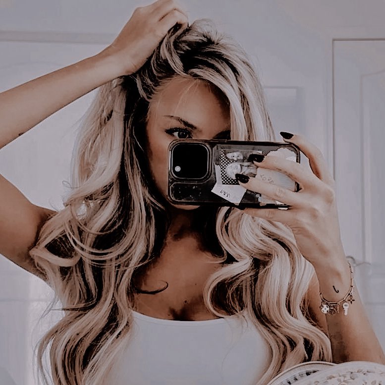 DelicateWhimsy's tweet image. MIA DRAVEN ☾

“Everyone has a little bit of magic in them.”

— Draven family witch (at heart)
— RP | MC | OC | PARODY

21+RP | MDNI