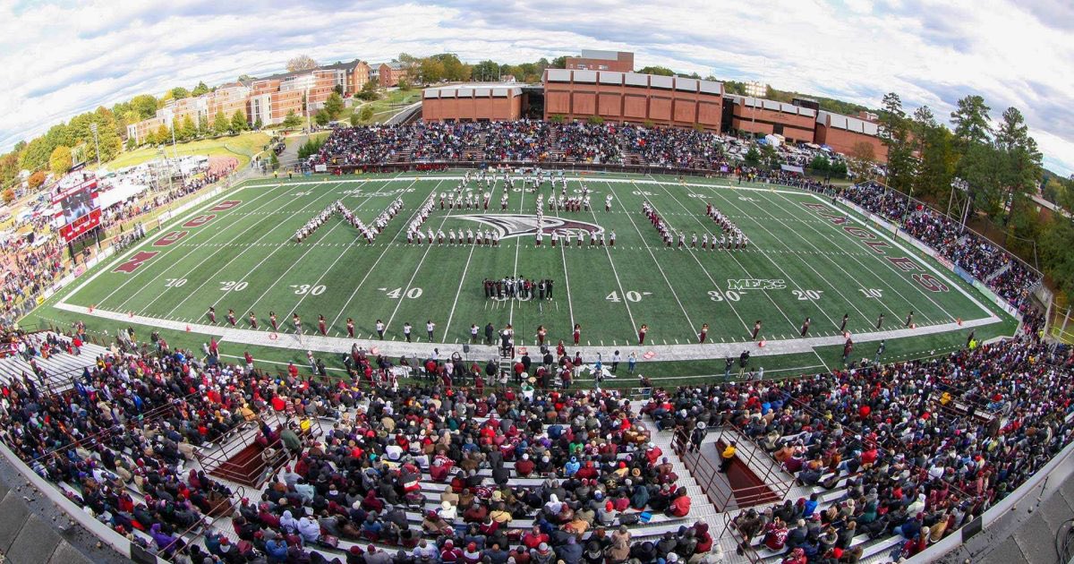 geeisland4's tweet photo. After a great conversation with @CoachThompson6 I’m blessed to be offered by North Carolina Central University ⚫️🔴! https://t.co/DKojAPuvWu