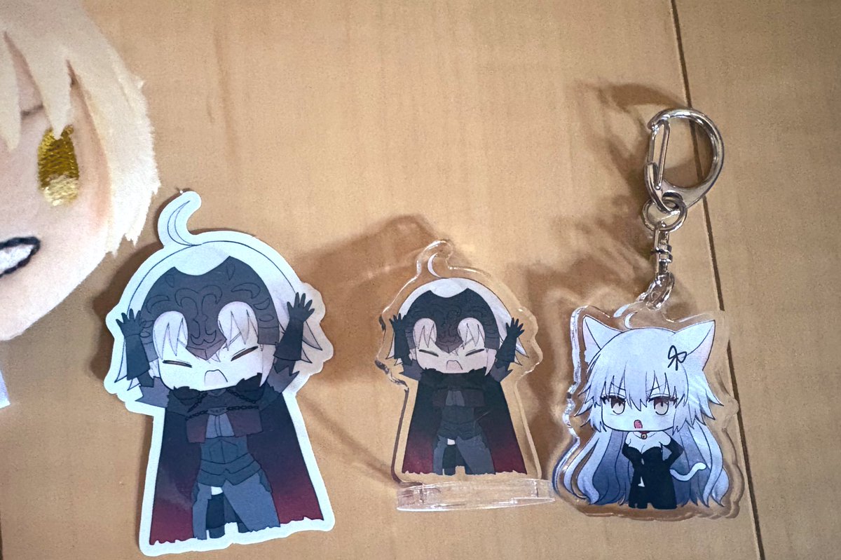 色々届いたー アクスタ、アクキーは結構小さめでかわいいサイズです