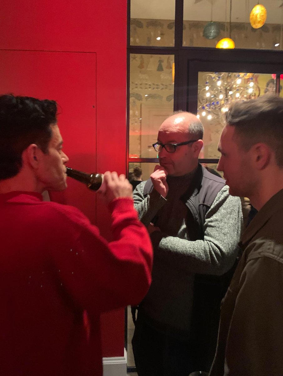 Rami Malek, hoje, promovendo Nuremberg em Londres.
 Foto by @haile2610 no Instagram. 🥰