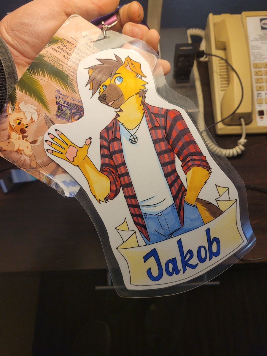 BooferJakob's tweet photo. In loveeee with my badge from @beleoci 🥰🥰🥰

I think Leo likes it, too c: https://t.co/sZNOuzentj