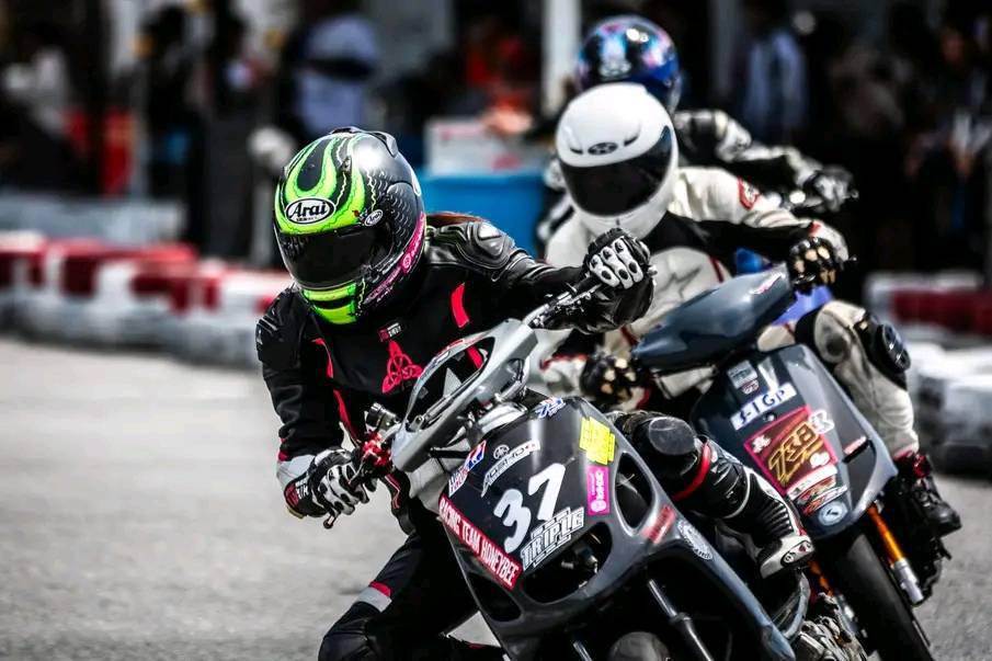 グランドアクシス