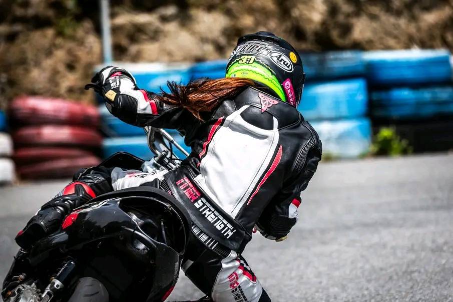 グランドアクシス