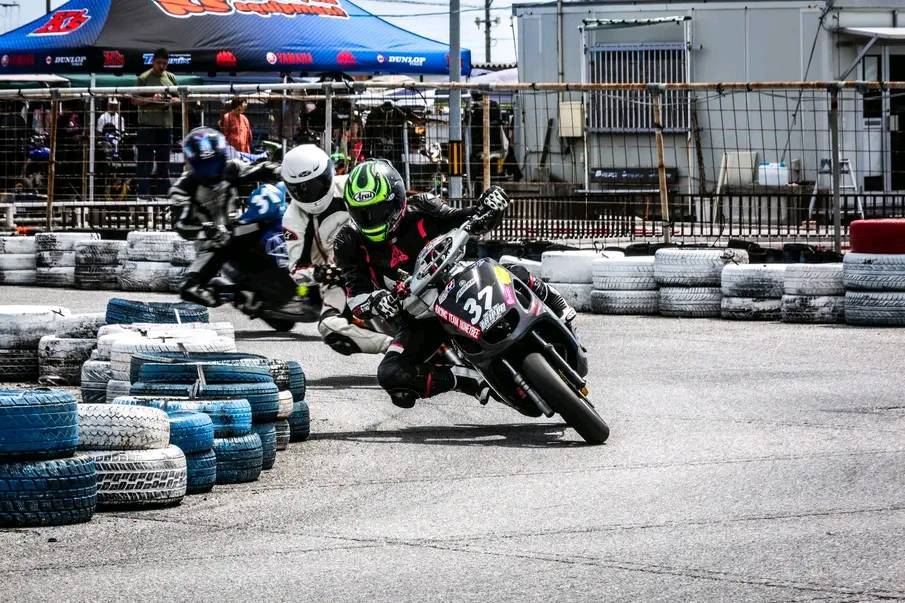 グランドアクシス