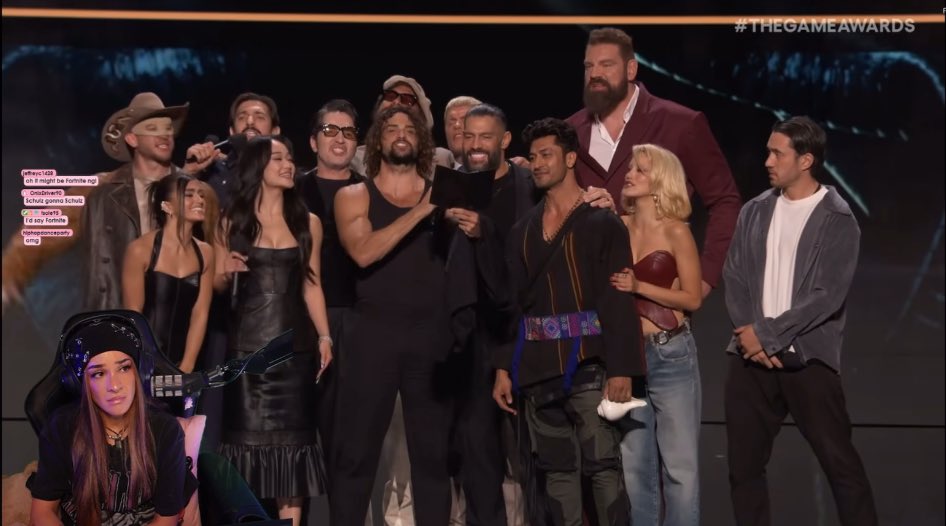 like 20 people on that stage and all i can see is roman’s veneers