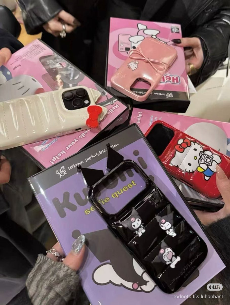 simcstore's tweet image. Urban Sophistication X Sanrio 🌟
แพ็คเกจจิ้งเป็นกล่อง dvd ยุค 90s น่ารักมากๆ
เหมือนย้อนกลับไปตอนเด็ก (˃̵ᴗ˂̵)

ราคาและมัดจำตามในรูป
ส่งกลับแอร์ รอ 3-5 วัน ✈️

♡ free ems ทุกชิ้น
♡ สอบถาม/สั่งซื้อ dm

#พรีออเดอร์เกาหลี #ตลาดนัดซานริโอ้ 
#ตลาดนัดsanrio #urbansophistication