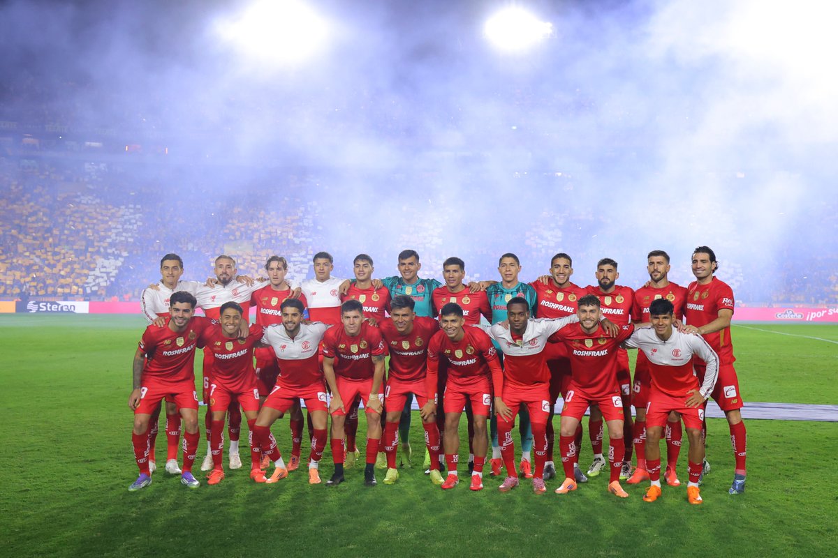 TolucaFC's tweet photo. TODOS UN12 💪🏻❤️‍🔥 @RoshfransMX https://t.co/vrN0V6MsPs