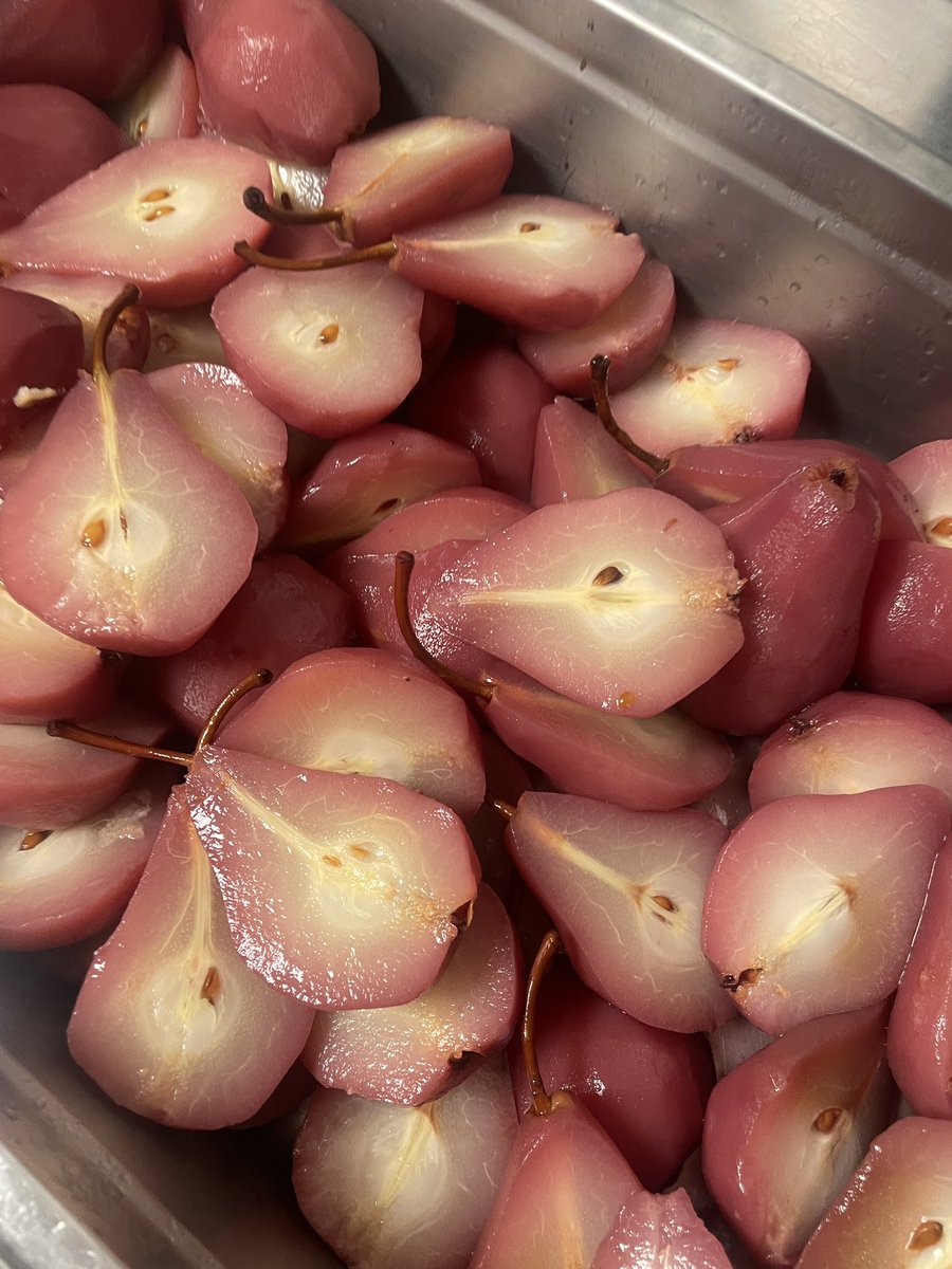 mulberrii's tweet photo. wine poached pears 🍐 <3 https://t.co/iOMUP3RWea