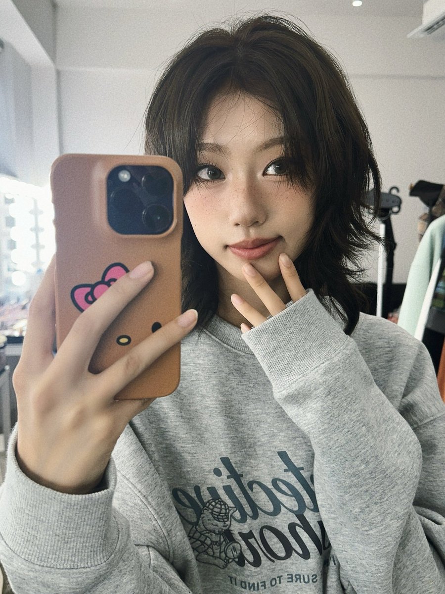 junleun's tweet image. 나야 점심 먹었엉? 그저께는 저녁에 와서 오늘은 점심때 왔어용 ㅎㅎ 내일 수능 보는 나야들 화이팅이야아 목표보다 훨씬 훨씬 잘 볼 겁니당 떨지 말구 하던 대로!! 나야 오늘 하루도 긍살하기! 🩶🤎