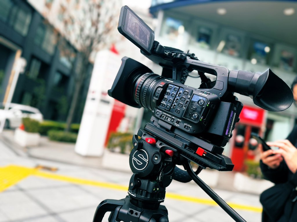 TimecodeLab's tweet image. 本日は大学業務。
大阪市内のホテルと学生によるコラボ企画の取材です。

私が出入りしている大学の事務局さんは、ただいま更新機材選定中。
今日はラボから Canon XF605とLibec Quick Lock三脚を貸出。雲台は代理店からデモ機で入れていただいているsachtler FSB 8。
これは、かなり良い組合せです！