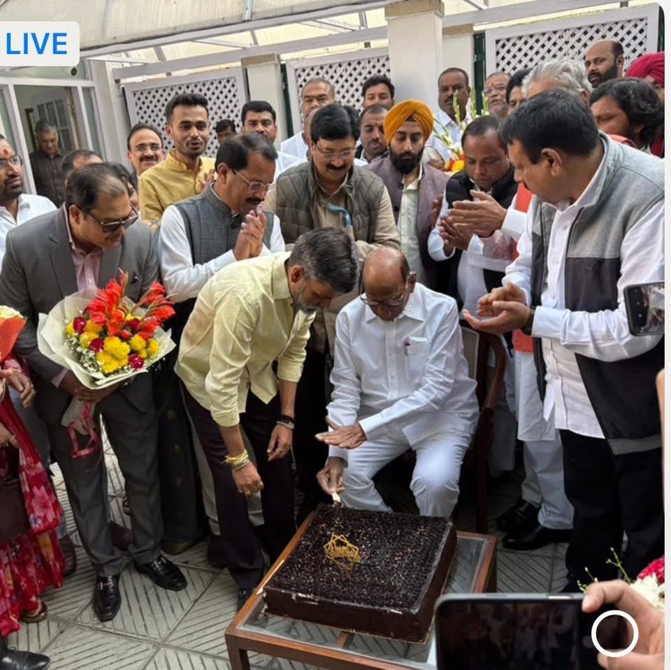 राज्यसभा सांसद एवं राष्ट्रवादी कांग्रेस पार्टी (शरदचंद्र पवार) के राष्ट्रीय अध्यक्ष,
हमारे मार्गदर्शक और प्रेरणास्रोत, भारतीय राजनीति के भीष्म पितामह, आदरणीय श्री शरद पवार साहब को 85वें जन्मदिन की हार्दिक शुभकामनाएं।

#SharadPawar #HappyBirthdaySharadPawar #NCPSharadchandraPawar