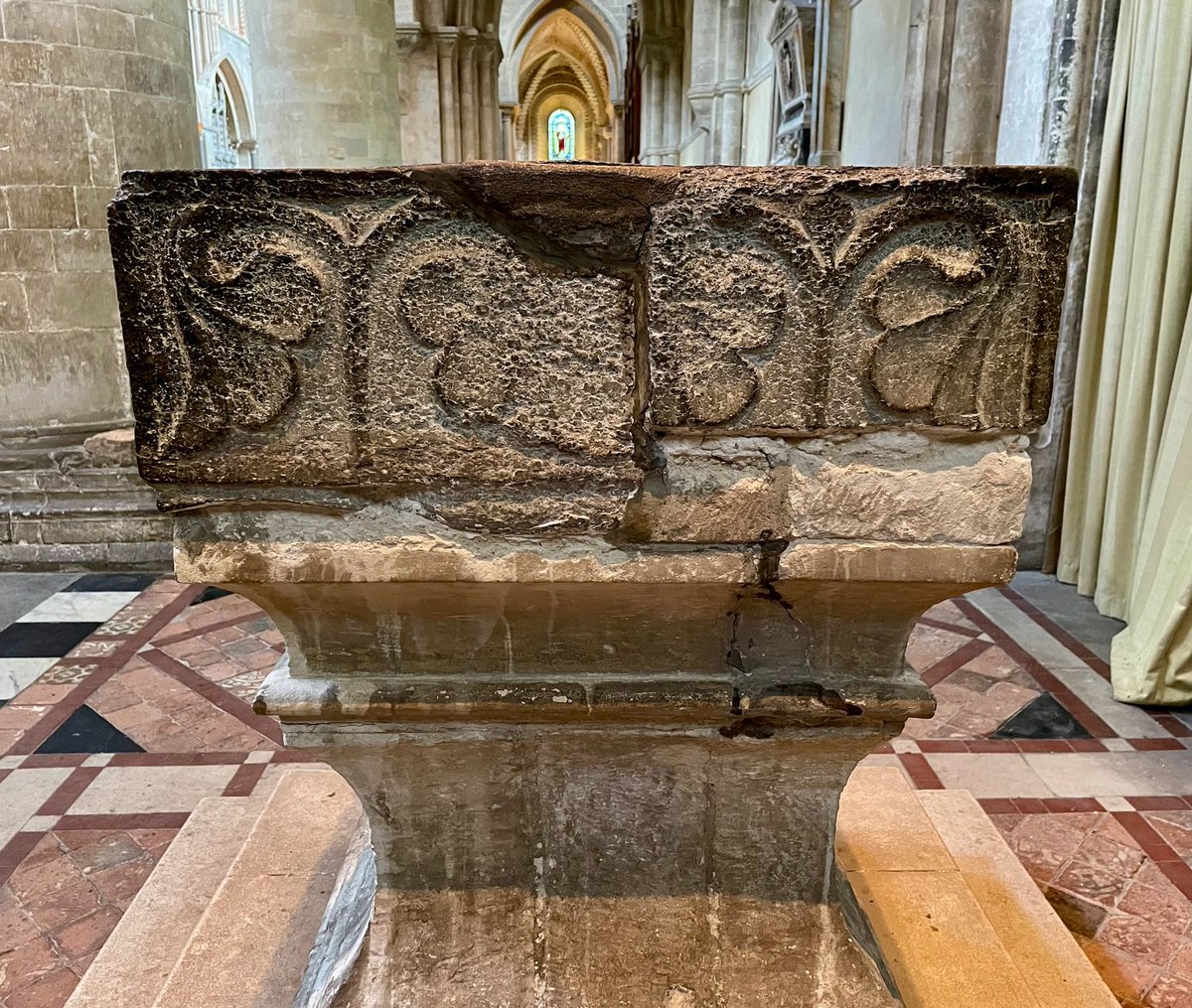 KPW1453's tweet photo. The 12th century font from the Hospital of St Cross in Winchester. The font originally came from the nearby Church of St Faith which was demolished in 1507. 📸 My own. #FontsOnFriday #StCross #Winchester https://t.co/AhpSuwOHam