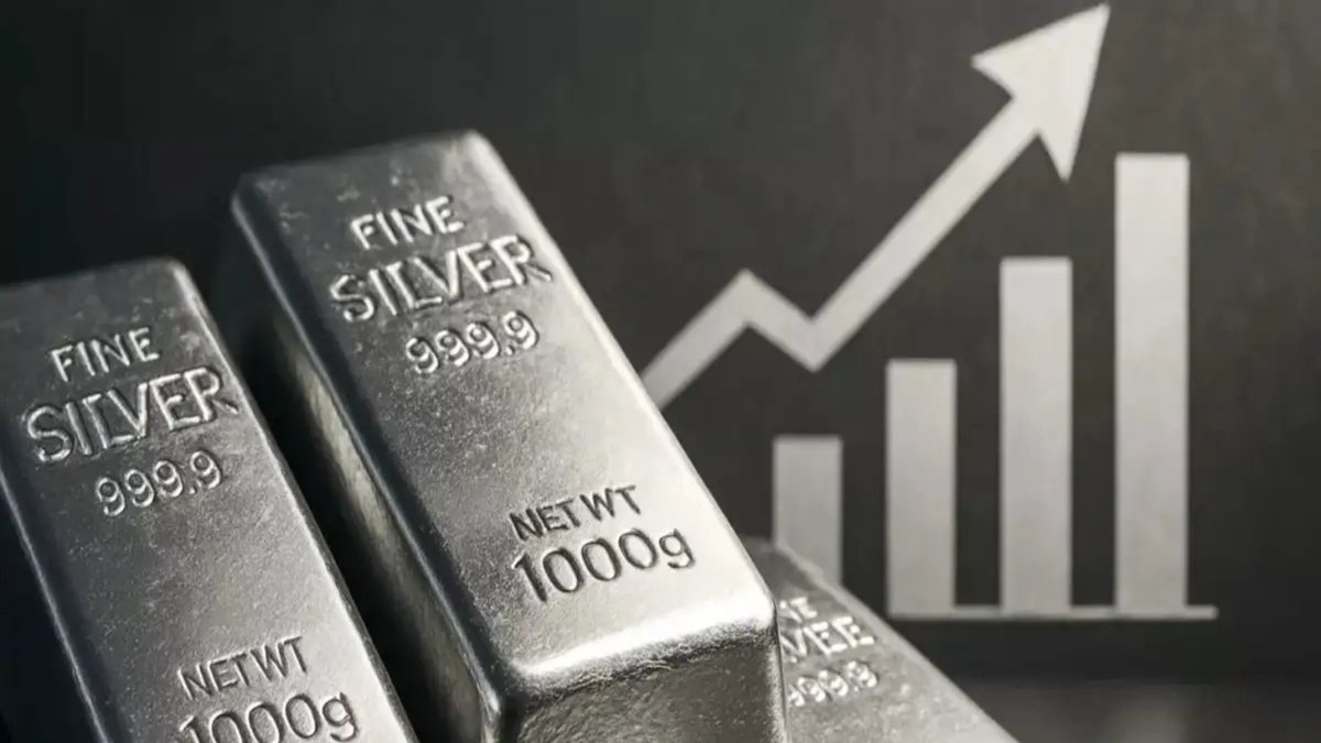 📈💰🐂 Hindustan Zinc shares soaring 12% in 4 days! Silver prices are moonwalking, and analysts were clearly sleeping on this one. Time to add some sparkle to your portfolio! ✨

#HindustanZinc #SilverStocks #IndianStocks