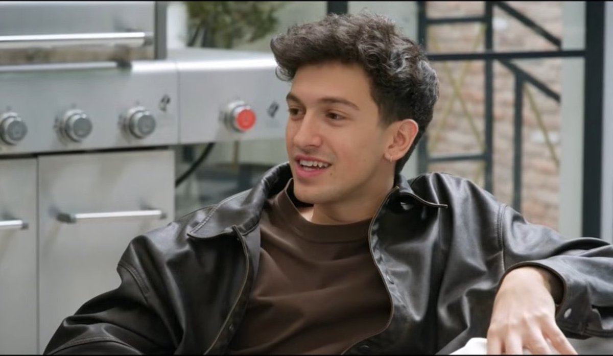 lo lindo q se le veía a iann en el ep12 me arrepiento de haber votado con barba