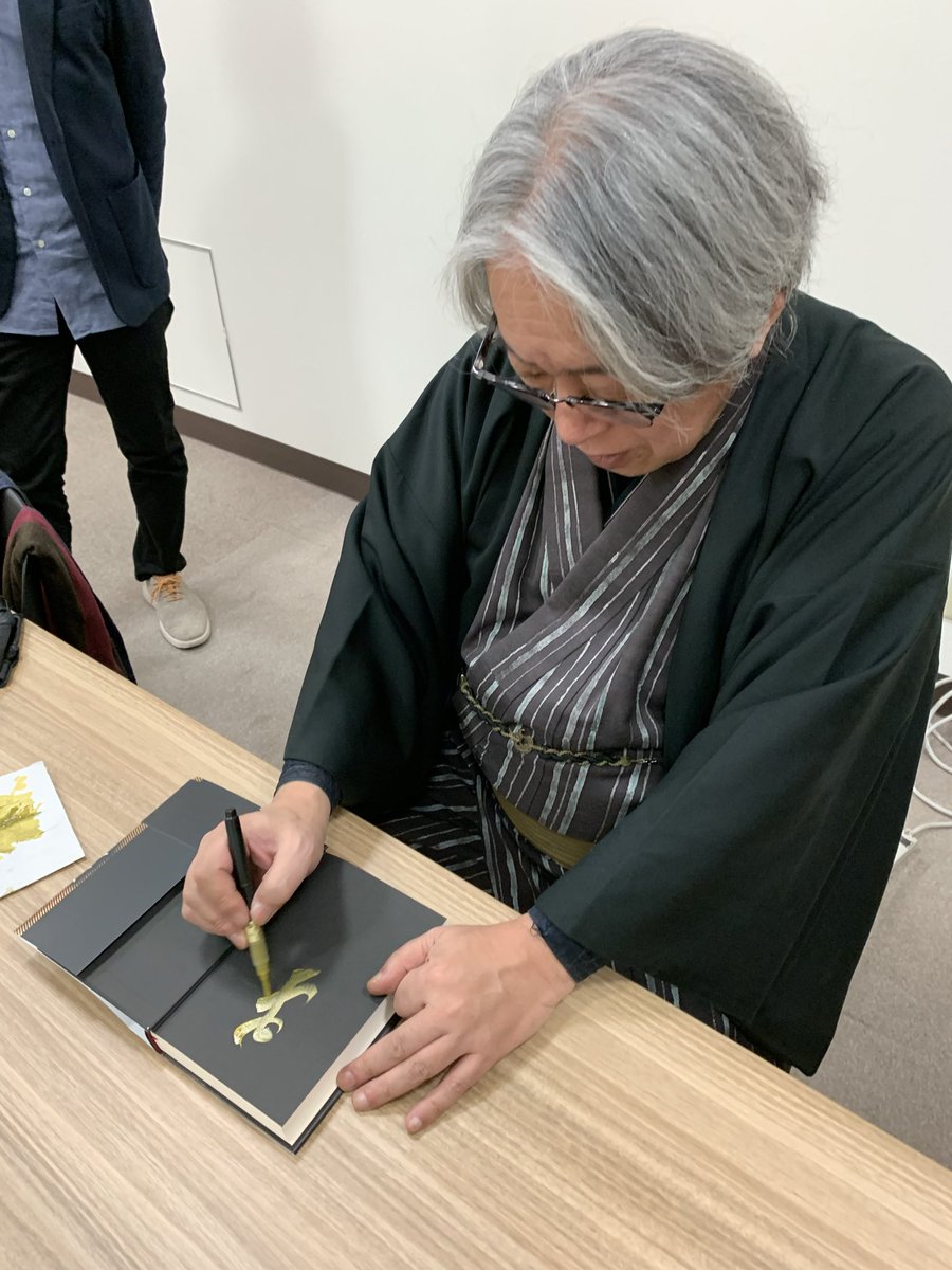 今回はなかなか巡り会えなかったけど今日ようやくサイン本をゲット