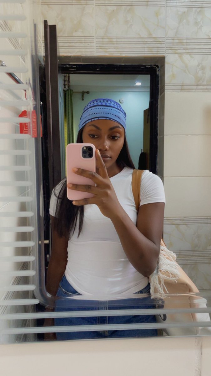 A mirror picture only🥰🥰.

Join the thread 🤩.