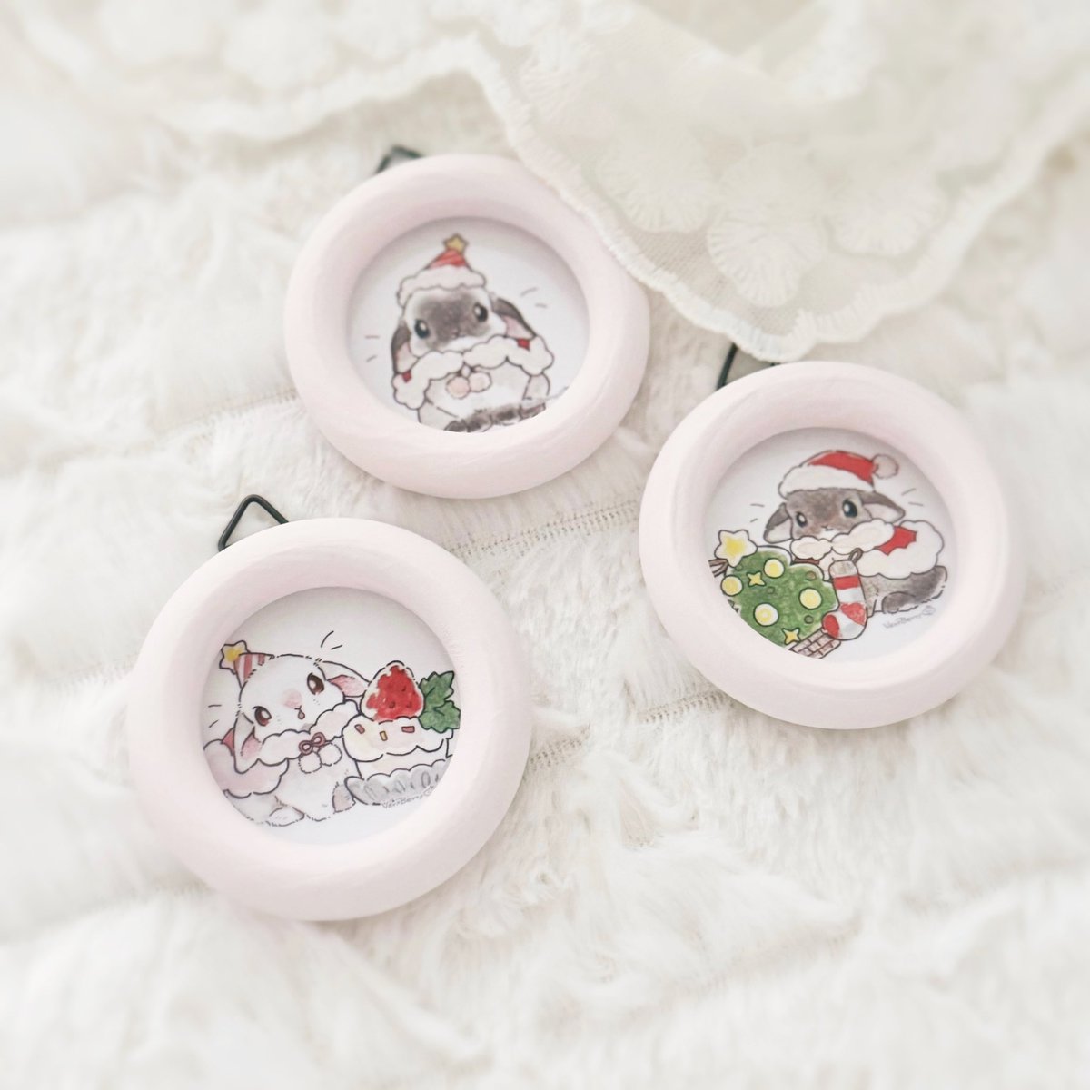 berryjyo007's tweet photo. 🐰大阪🐰

ラビットファンファーレin関西
【41番VeryBerry 2日間出展】

✨New✨
クリスマスシリーズにピンクの複製画が新登場

🌸🌸新作登場🌸🌸
New✨ブランケット
New🎄クリスマス複製画
New🧩パズル
New♡のうさぎさんA4サイズイラスト
🌸🌸🌸🌸🌸🌸🌸🌸🌸
┈┈┈┈┈┈┈┈┈┈┈┈┈┈┈┈┈
12月13日12:00-17:00
12月14日11:00-17:00
大阪府大阪市鶴見区緑地公園2-163
ハナミズキホール(水の館ホール)
最寄駅🚃鶴見緑地駅から歩いて行けるよ
┈┈┈┈┈┈┈┈┈┈┈┈┈┈┈┈┈