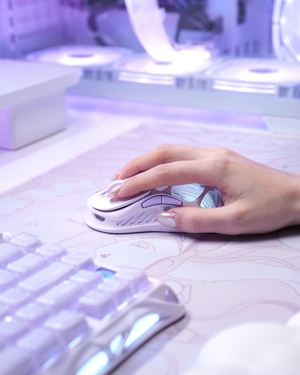 GravaStar_'s tweet image. Lavender gaming vibes unlocked 💜⚡ Would you run this setup or skip it?👇
.
.
#GravaStar #mercurym1pro #gamingmouse #purplemouse #newarrivals #mercurymouse #newcolors #gamingsetup #girlssetup #cuteroom