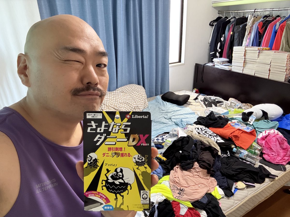 ワワワワワァ〜〜！！！ クロちゃんの大事な布団に……ダニが