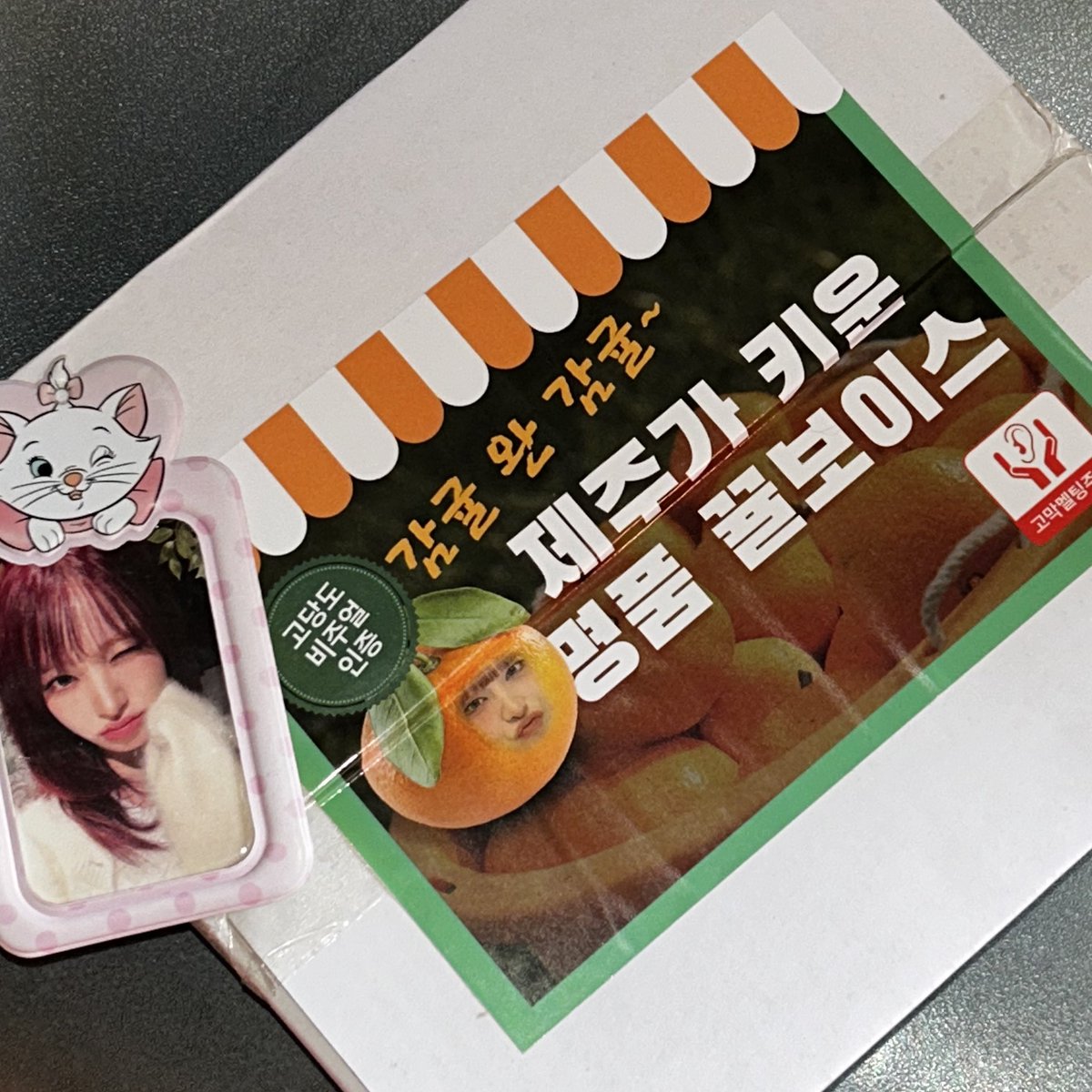 jianyeyo's tweet photo. 251212 #리즈 스페셜 사녹 후기

리즈채원 둘이 네버엔딩스토리 부름
둘의 결혼식 보는 것 같았음
마지막에 지원이가 채원님 >번��< 땀
같이 사진도 찍음 eva
둘이 하트도 하고 고양이 귀도 함
지원이 중단발 그대로 나오고
흰색 원피스 위에 가죽 같이 생긴 자켓입음
둘이 보컬 합 너무 잘 맞아서 듣기 너무 좋았음