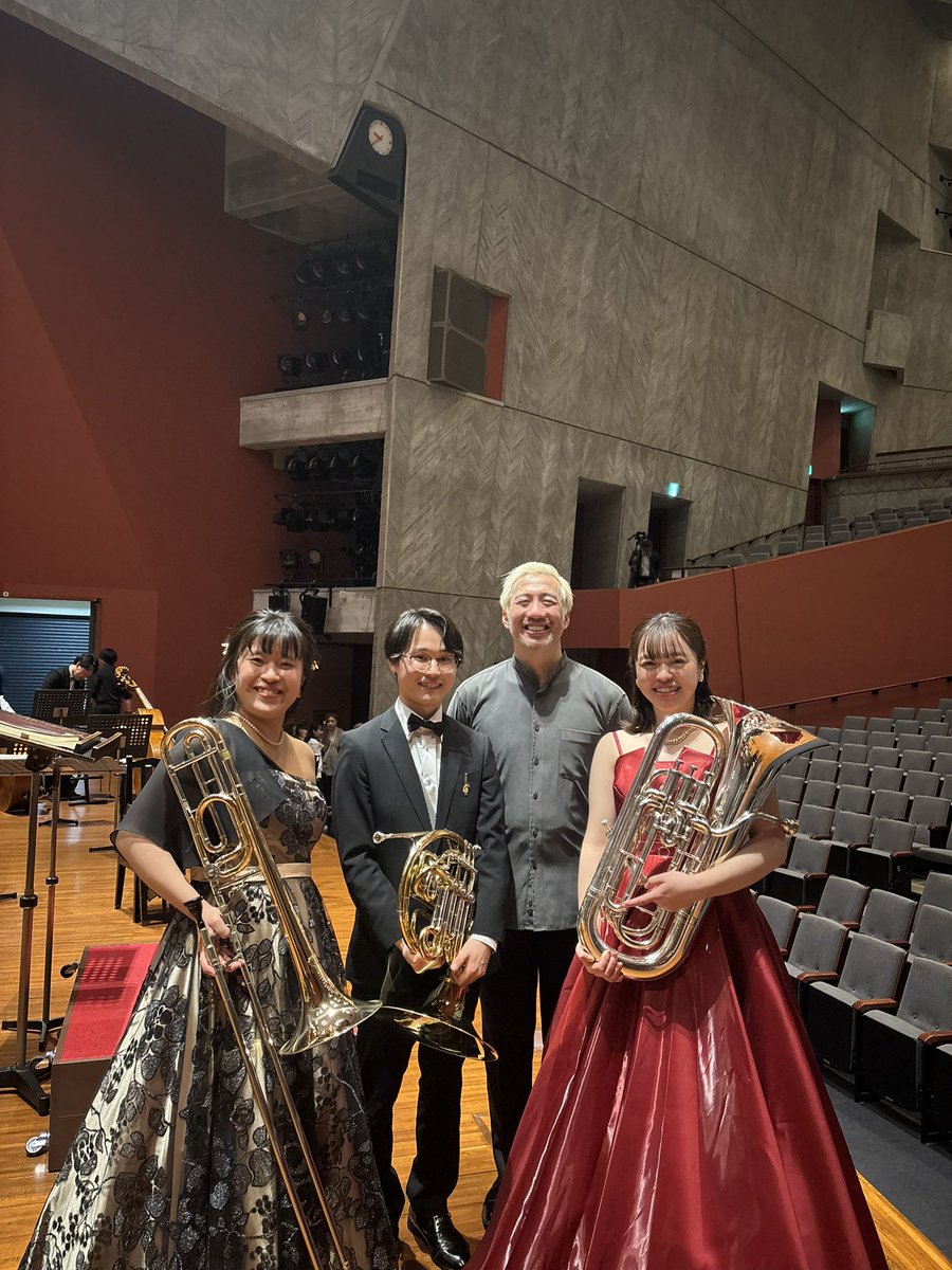 euph_natsu's tweet photo. 平成音楽大学定期演奏会終演いたしました！
弘中先生もゲネプロから来てくださり、とても心強かったです🥹
ずっと夢だったオーケストラバックの演奏を大学で出来たこと。私の音楽人生で一番の思い出になりました。
ご来場いただきました皆様、応援してくださった皆様、本当にありがとうございました！ https://t.co/GklzTpacar