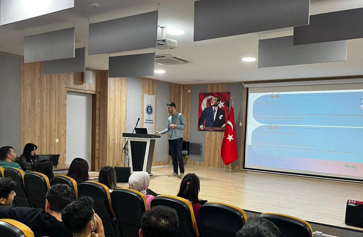 Kahramanmaraş TTO, Finansal Okuryazarlık Eğitiminde İstiklal Üniversitesi Öğrencileriyle Buluştu.

Eğitimde, üniversite öğrencilerine temel finansal kavramlar, bütçe yönetimi ve daha bilinçli finansal kararlar almanın yolları aktarıldı.

#eğitim #finans #üniversite #proje