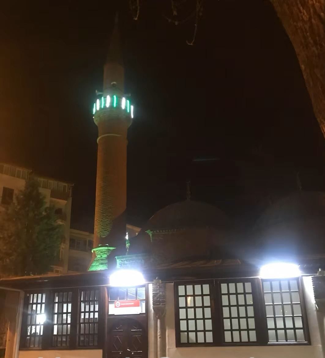 Gönlünüzden geçen her hayır duası kabul olsun. Hayırlı Cumalar.