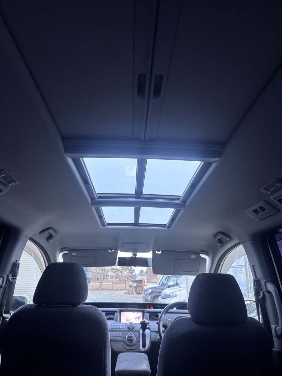 【売ります】
ステップワゴンRG3
21万キロ弱
サンルーフっていうのかな屋根から空見える
ホイール鉄に交換しやす。
車検今日切れた
車検無し18万　検別もらえれば通して渡します。
福島県郡山市からです。
#車売ります