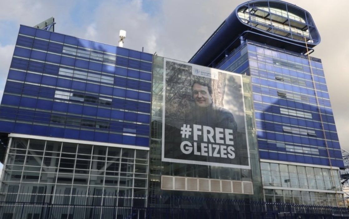 Nous déployons le portrait de notre compatriote Christophe Gleizes sur les façades du Département et de la Métropole. 

Nous demandons sa libération immédiate. 

#FreeGleizes 🇫🇷