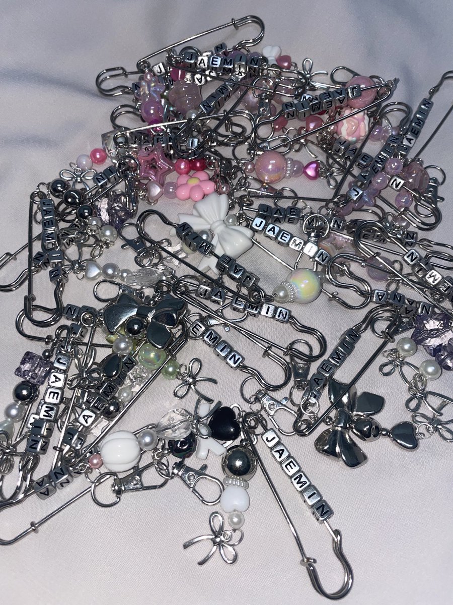 jaexquisitee's tweet image. heeee hii! i’ll be giving out these freebies for both days! limited amount! 

🐰 13 - 14 December 2025

please don’t throw it away since i handmade this by myself

rt &amp;amp; like are very appreciated, see you guys very soon! 💚

#TDS4inKL