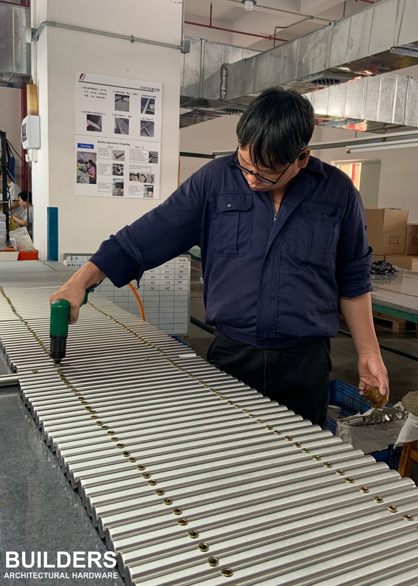 Yuki201522's tweet photo. Using rivet nuts is one of the reasons why our pull handles are stronger and of better quality than others. Customers can also disassemble the product and have it surface treatment according to different needs. #BUILDERS #pullhandle #stainlesssteelpullhandle https://t.co/7pbuffGXAu