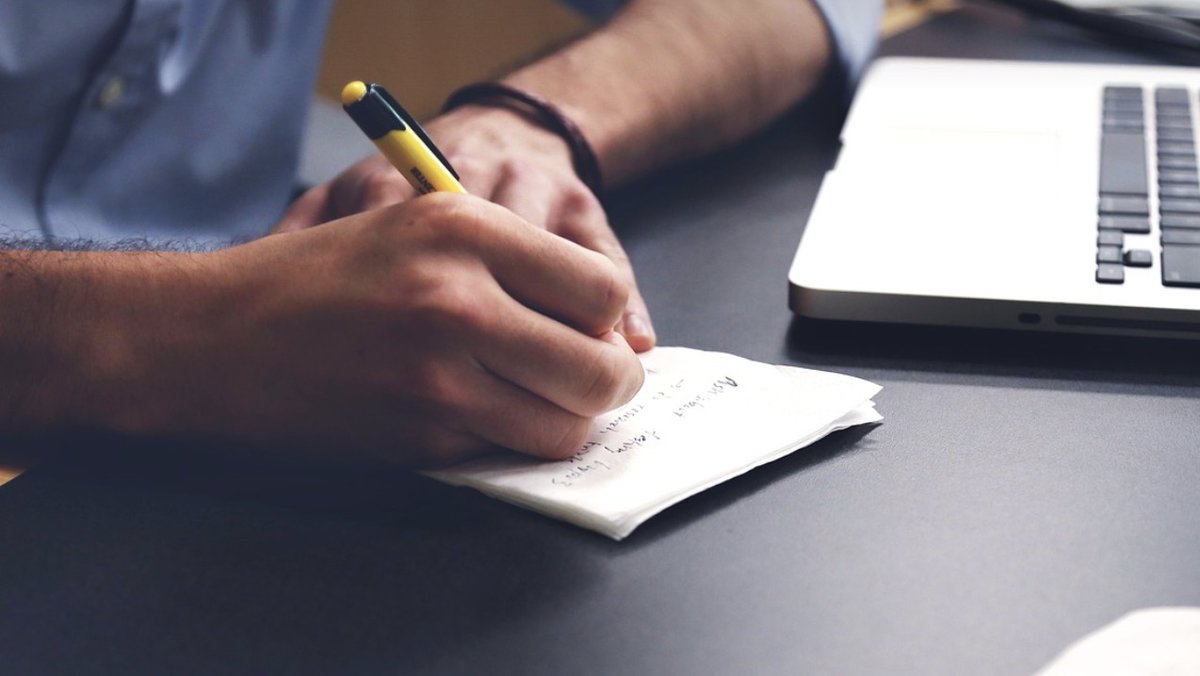 Pour progresser, il faut d’abord se comprendre. 
Identifier ses forces, ses valeurs et ce qui nous fait vibrer est la première étape vers une meilleure autogestion et une réussite durable.
Voici comment développer votre autonomie au travail en 7 points : 
ow.ly/XUjO50XHuoI