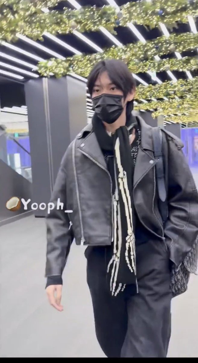 20251212 💼

보배가 나타났어!!!😫

#NICHOLAS #니콜라스 #학래 #SMTR25