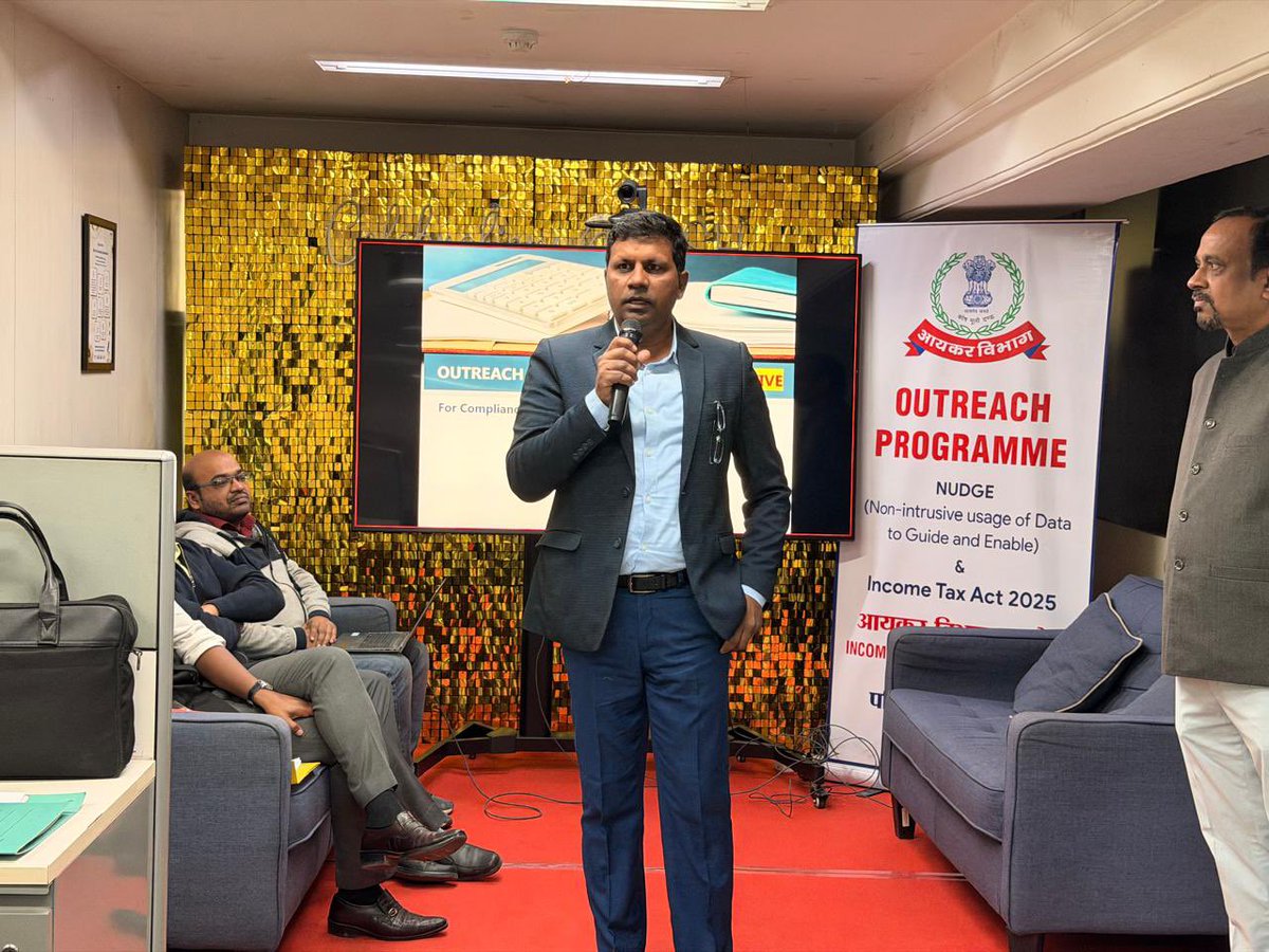 incometax_mpcg's tweet image. Under the CBDT initiative NUDGE 2.0,
an outreach program was conducted at four places in Indore by TDS Range Indore with coordination with Addl DIT(Inv.), Indore and JDIT(FAIU), Bhopal.
During the outreach program, a detailed presentation was delivered covering the FA/FSI…