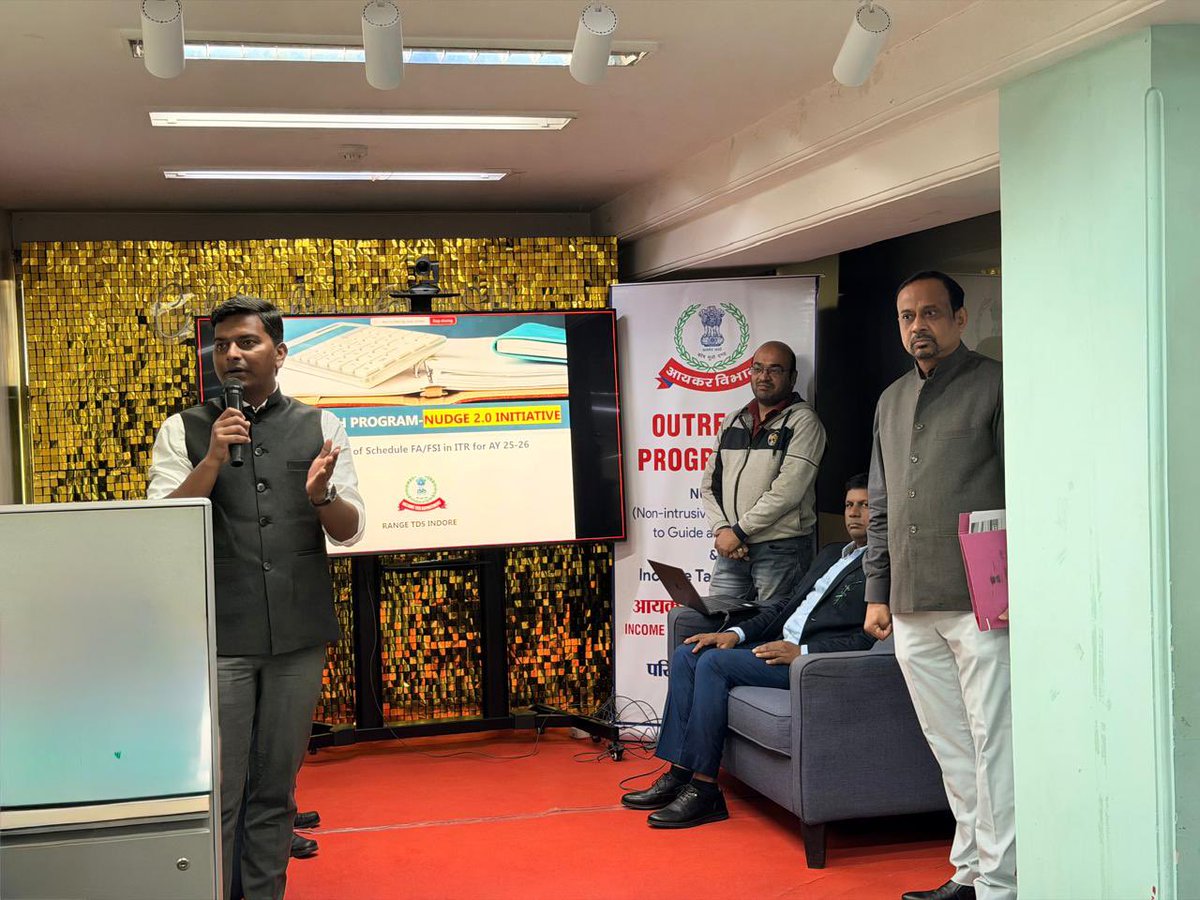 incometax_mpcg's tweet image. Under the CBDT initiative NUDGE 2.0,
an outreach program was conducted at four places in Indore by TDS Range Indore with coordination with Addl DIT(Inv.), Indore and JDIT(FAIU), Bhopal.
During the outreach program, a detailed presentation was delivered covering the FA/FSI…