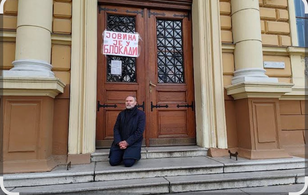 Tiborb59Tibor's tweet image. Ova kretenska vlast je zbog ovog kretenskog direktora razbucala jednu od najboljih srednjih škola u Novom Sadu.
Ne mogu da se otmem utisku da Vučić sprovodi neku agendu. Agendu uništavanja Srpskog naroda. Eto to vam ja kao Mađar tvrdim.