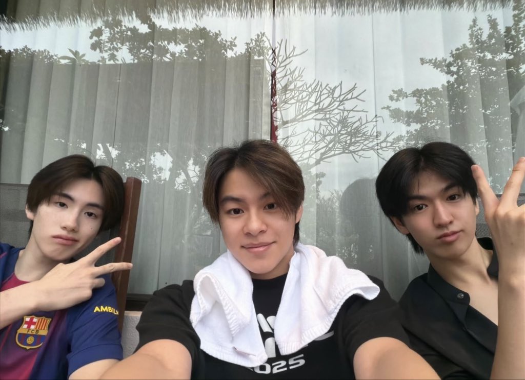 ยกให้ 2025 คือปีที่ดีที่สุด รักพวกแก 🐻🐼🐻‍❄️
#MARCKRIS
#JINWOOKkim
#PHUTATCHAI
#สามหมีบัส 

เริ่มต้นปี                                   ส่งท้ายปี