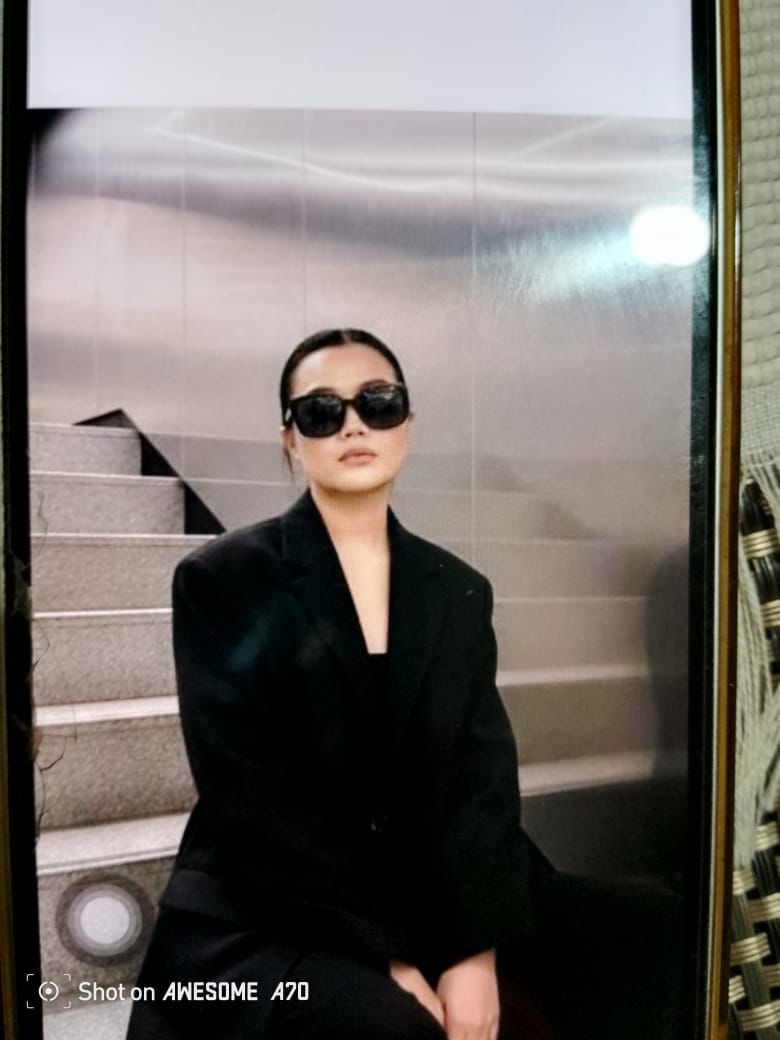 tomorrownd25's tweet photo. Melda Indriyani Kaunang: “Inventing Anna” Versi Indonesia

X please do your magic, find her!

Jejak digitalnya sempat viral di Threads dengan akun yesterdayn0more (atau yesterday0ncemore). Sosoknya kerap berubah; dulu berhijab, sekarang tidak, dan entah nanti akan bermasker.. https://t.co/IXGL4XzmIB